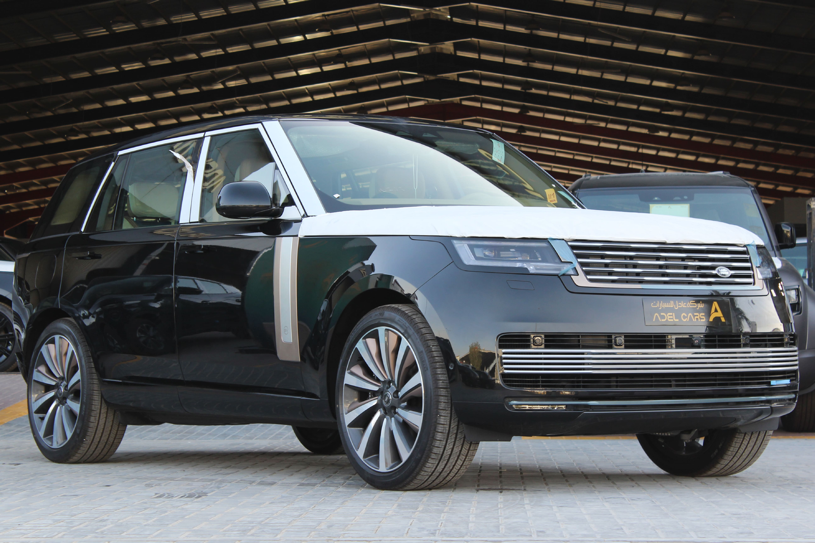 2025 Range Rover Sport SV Luxury Car Separate Rear Seats in Black - 
